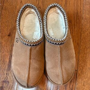 Ladies Ugg Tasman size 9 Chestnut
